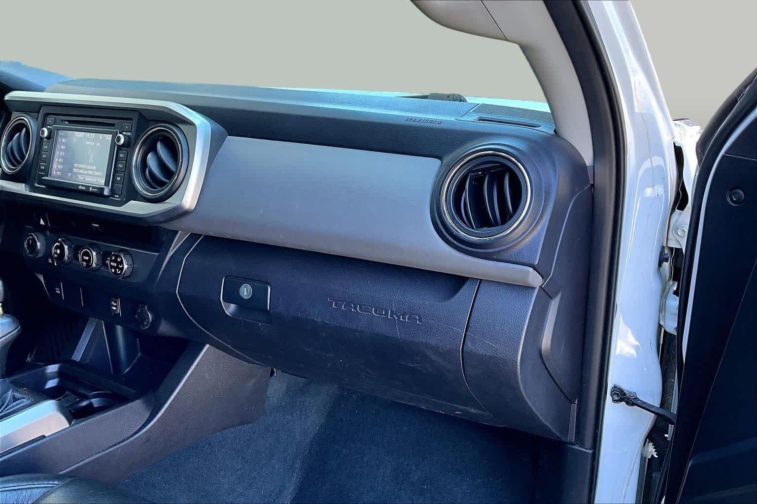 Used 2016 Super White Toyota SR5 image 18