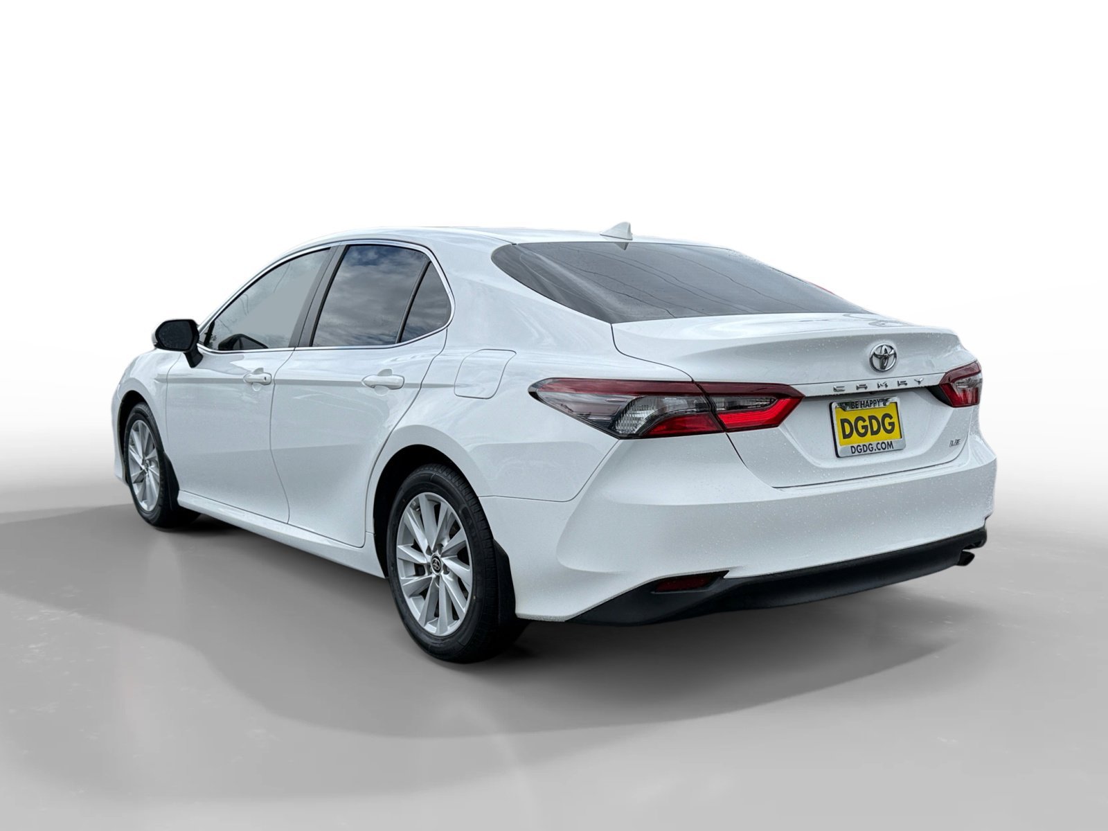 Used 2023 Ice Toyota LE image 3