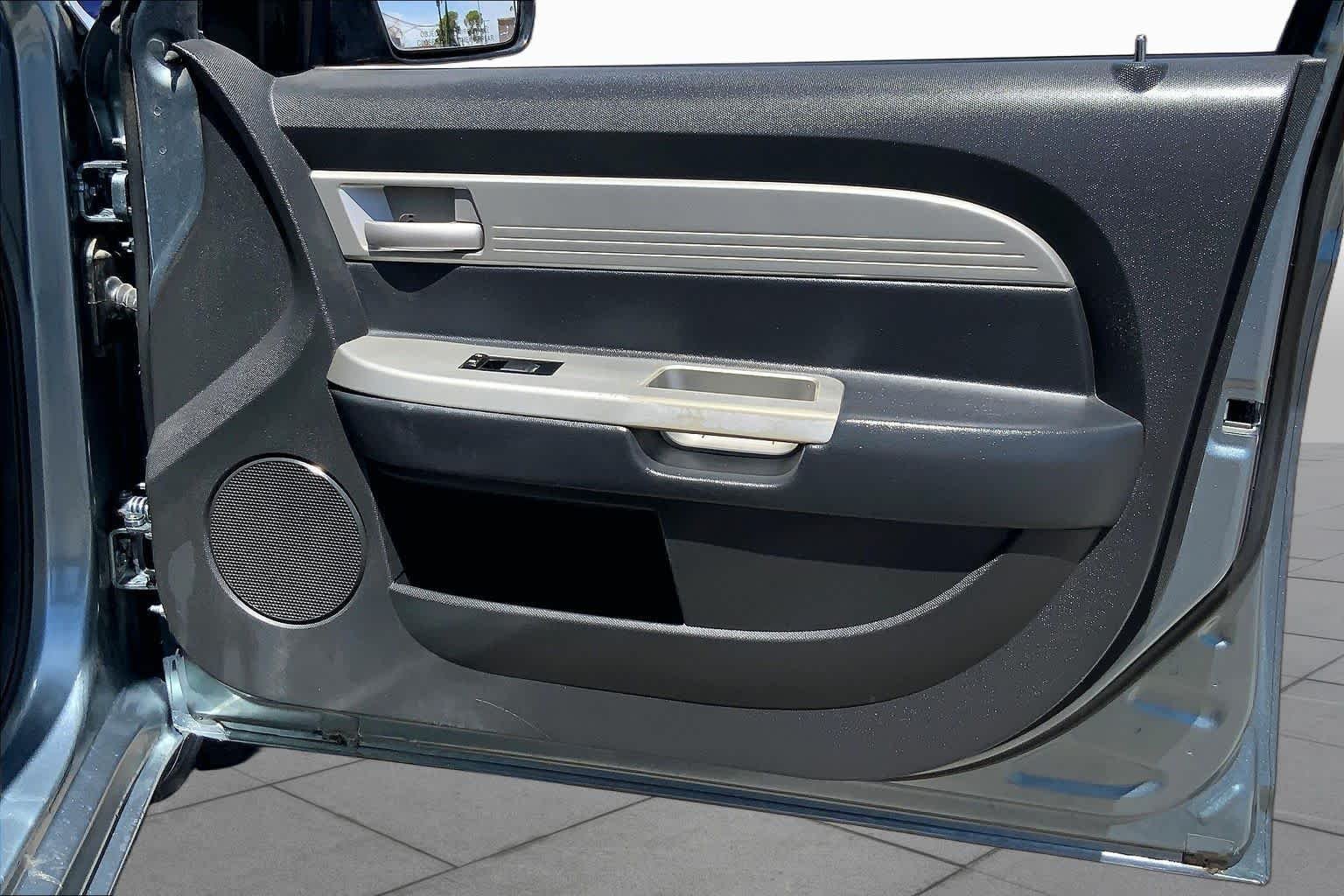 Used 2010 Silver Steel Metallic Chrysler Touring image 19