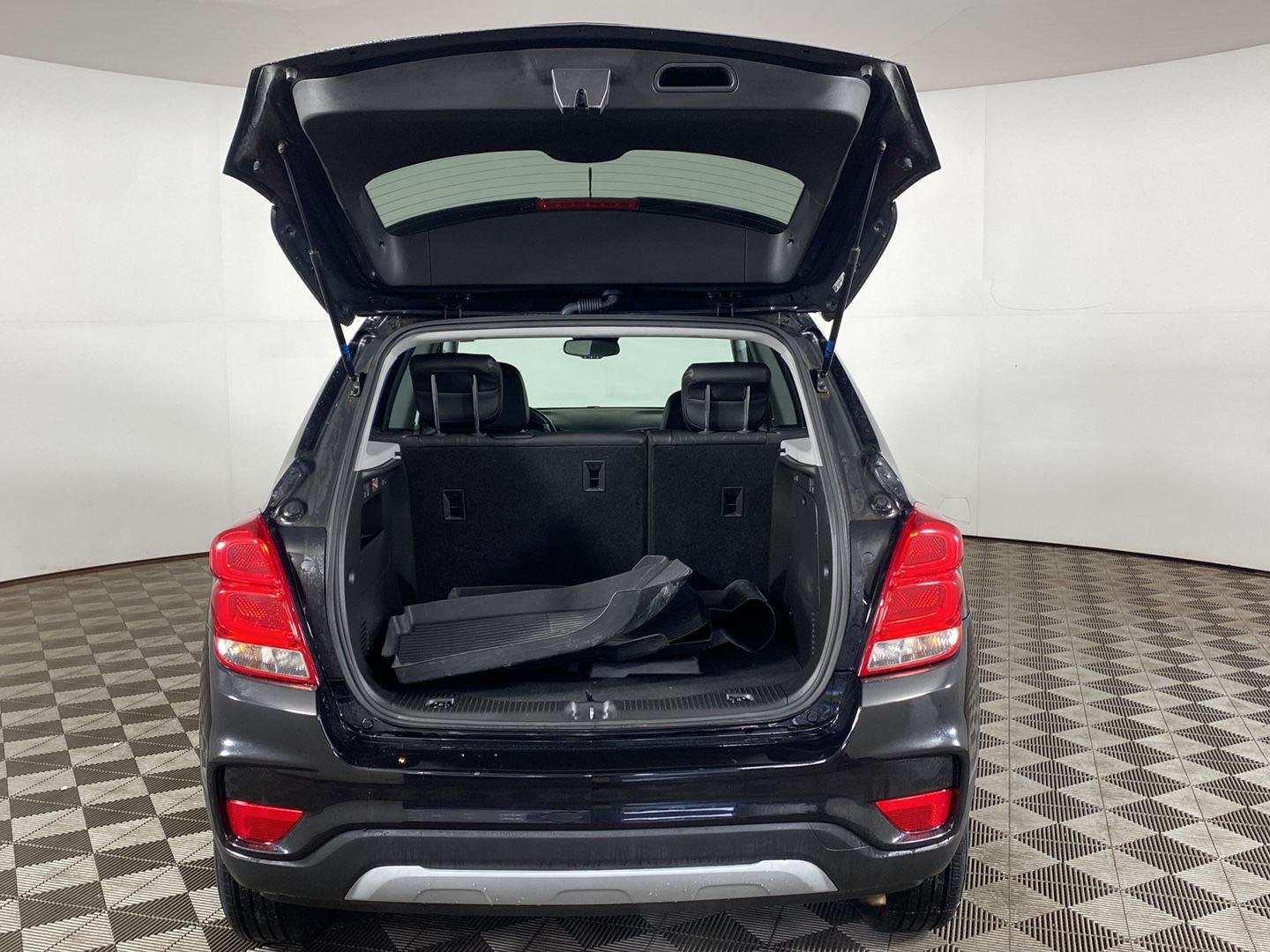 Used 2020 Mosaic Black Metallic Chevrolet LT image 7