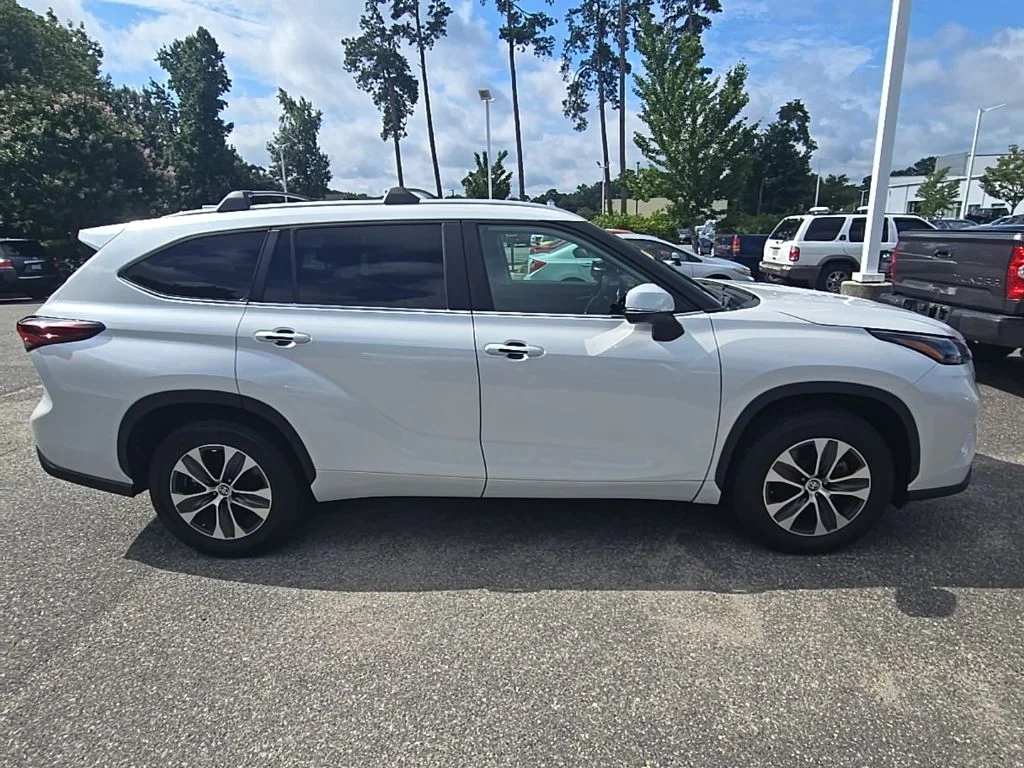 Used 2024 Beige Toyota XLE image 4