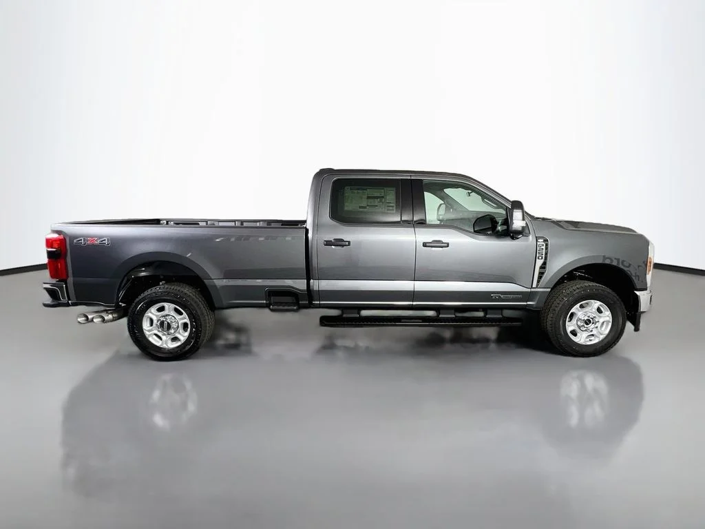 New 2026 Carbonized Gray Metallic Ford XLT image 18