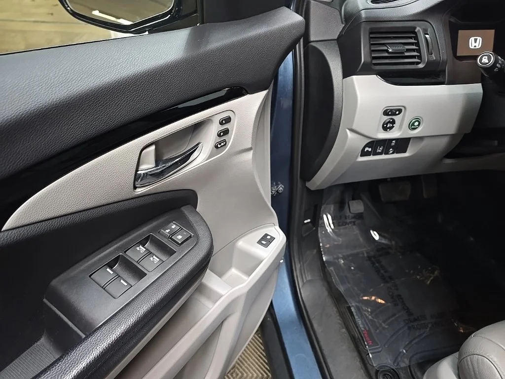 Used 2018 Steel Sapphire Metallic Honda Touring image 30