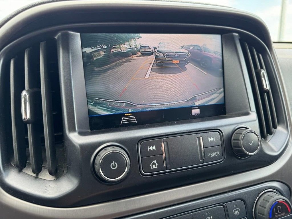 Used 2021 White GMC AT4 w/Cloth image 22
