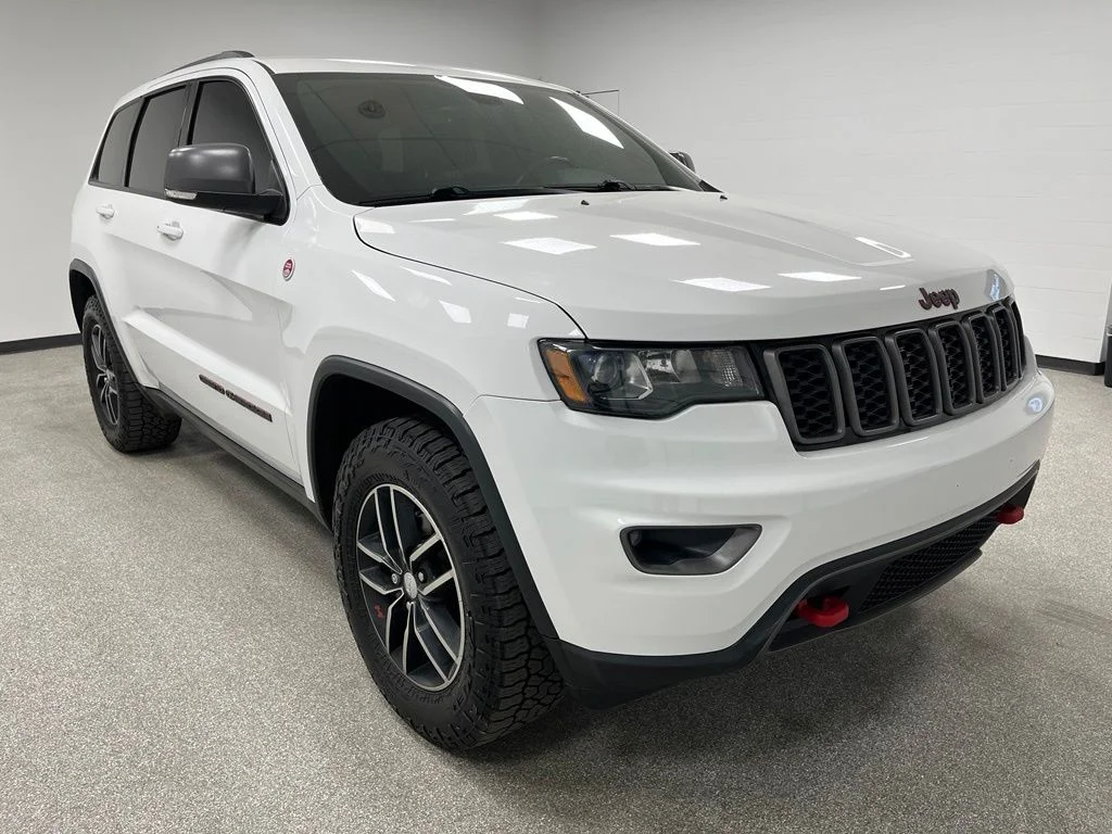 Used 2017 White Jeep Trailhawk image 2