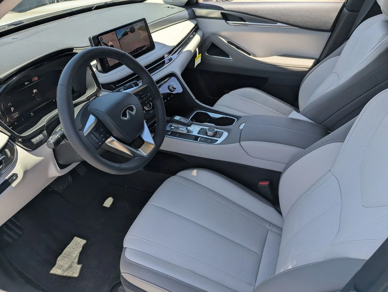 Used 2027 RADIANT WHITE INFINITI Luxe AWD image 11
