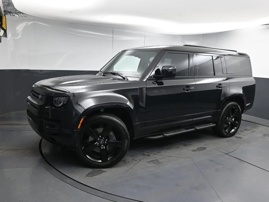 2025 Land Rover Defender 130 X-Dynamic SE P400's photo
