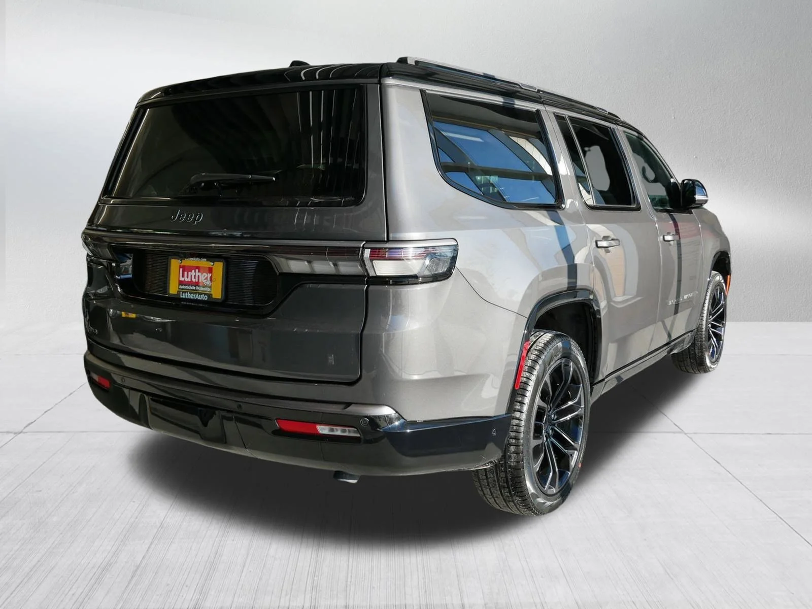 New 2026 Baltic-Gray Metallic Clear-Coat Exterior Paint Jeep Summit Obsidian image 7
