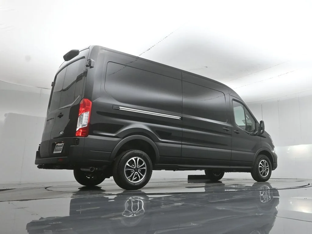 New 2026 Agate Black Metallic Ford Base image 47