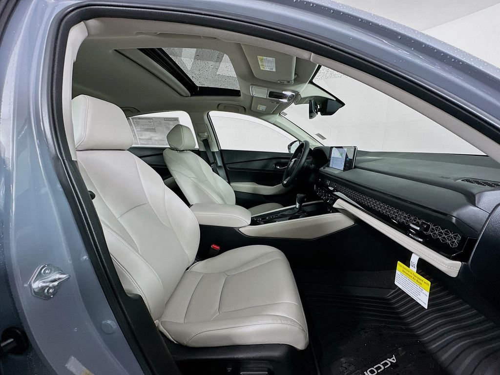 New 2026 Urban Gray Pearl Honda Touring image 29