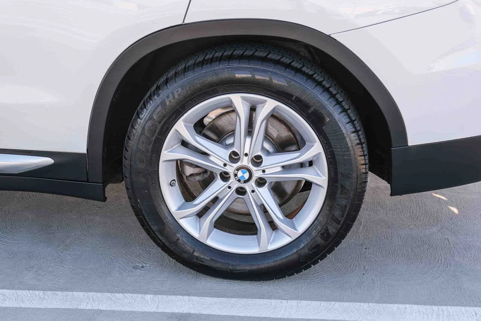 Used 2019 Alpine White BMW sDrive30i image 7