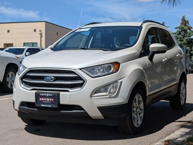 Used 2018 White Platinum Clearcoat Metallic Ford SE image 5