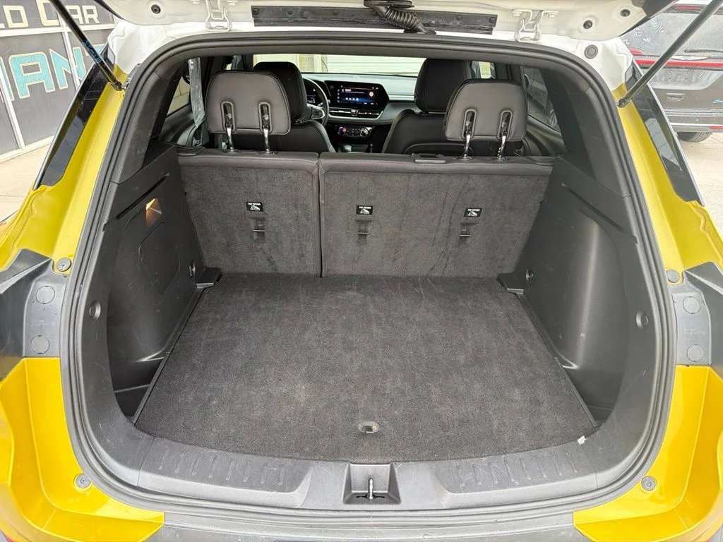 Used 2025 Yellow Chevrolet ACTIV image 23
