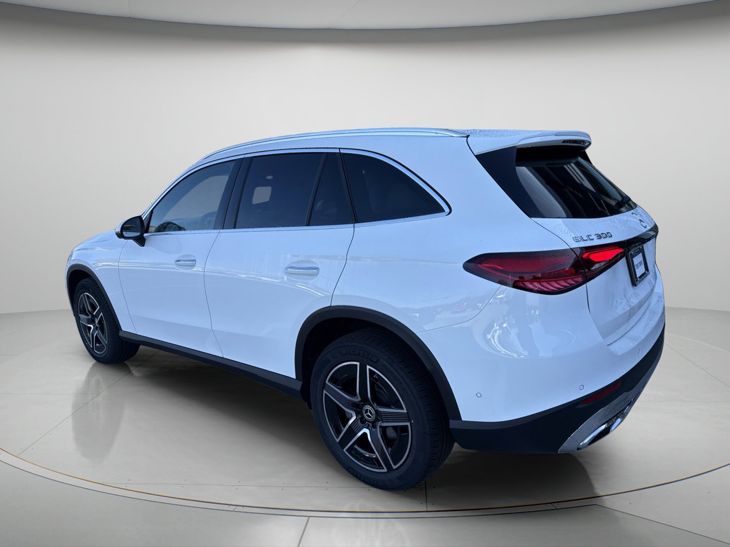 Used 2026 Polar White Mercedes-Benz GLC 300 image 3