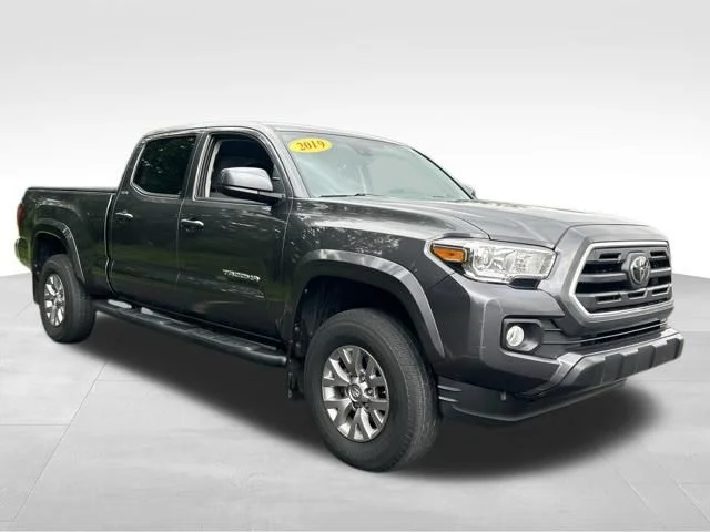 Used 2019 Gray Toyota SR5 image 5