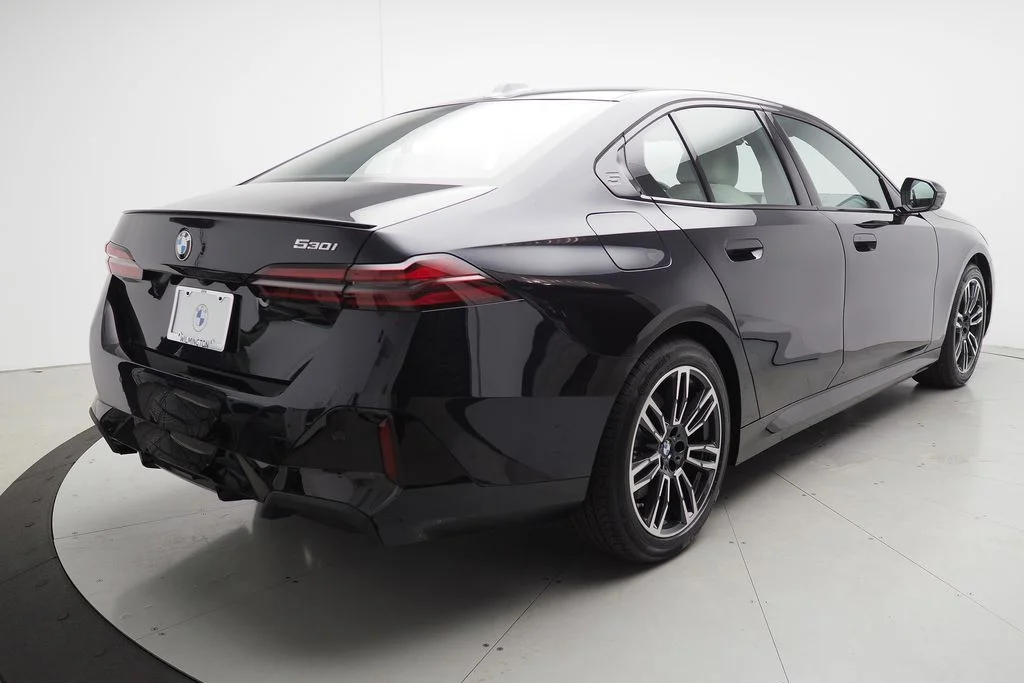New 2027 Carbon Black Metallic BMW 530i image 3