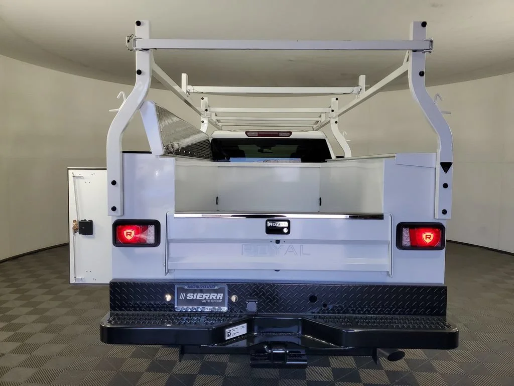 New 2026 Summit White Chevrolet WT image 5
