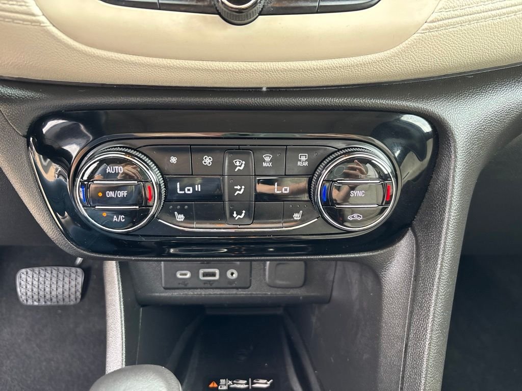 Used 2021 White Frost Buick Essence image 27