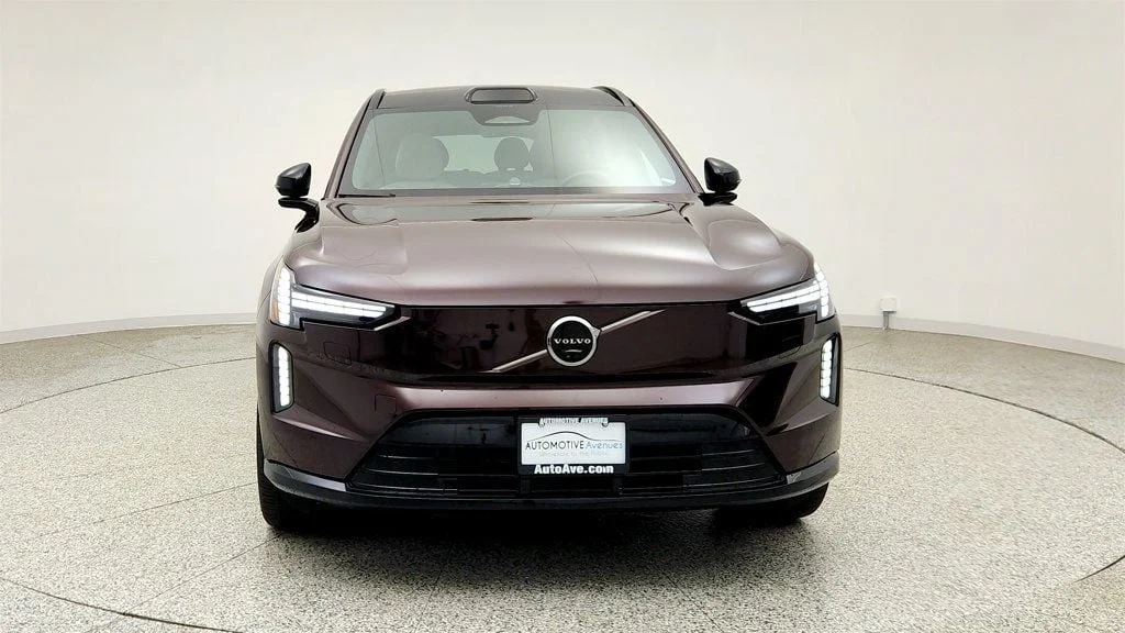 Used 2025 Mulberry Metallic Volvo Twin Motor Performance Ultra 6-Seater w/ Bowers & Wilkins Audio image 2