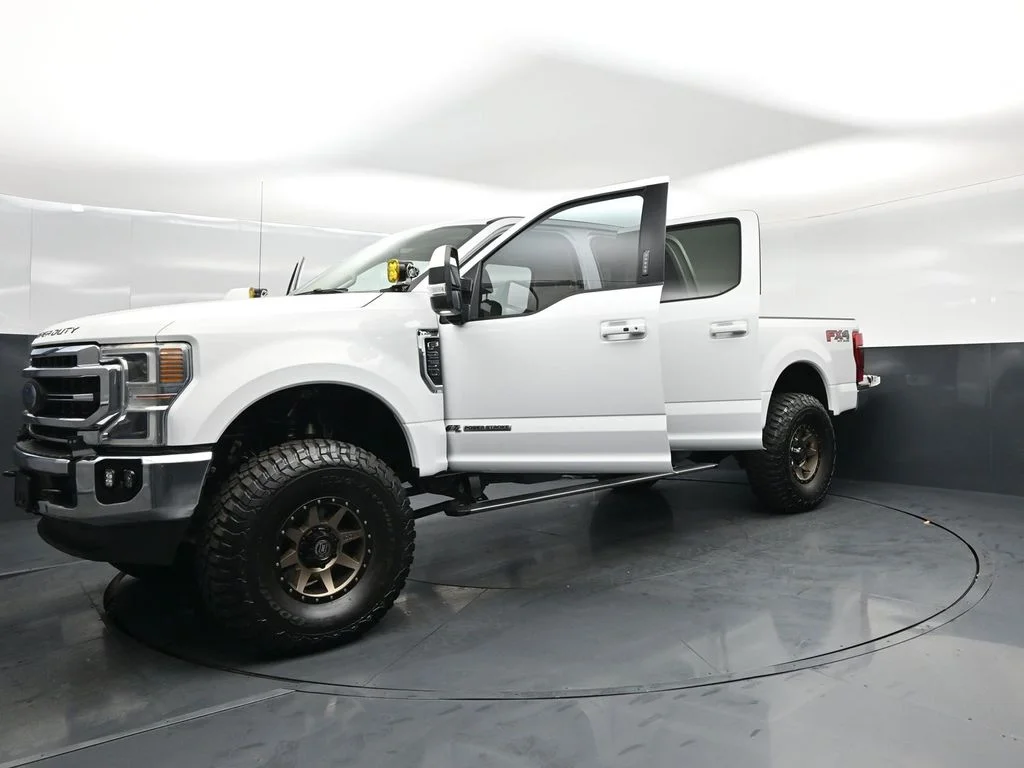 Used 2021 White Ford Lariat image 27