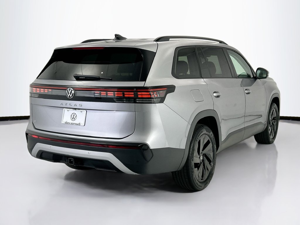 New 2027 Silver Volkswagen SE w/Technology image 5