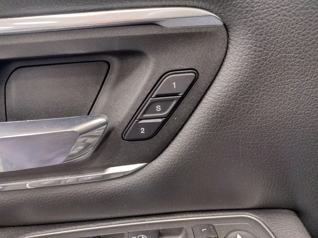 Used 2022 White Ram Laramie image 24