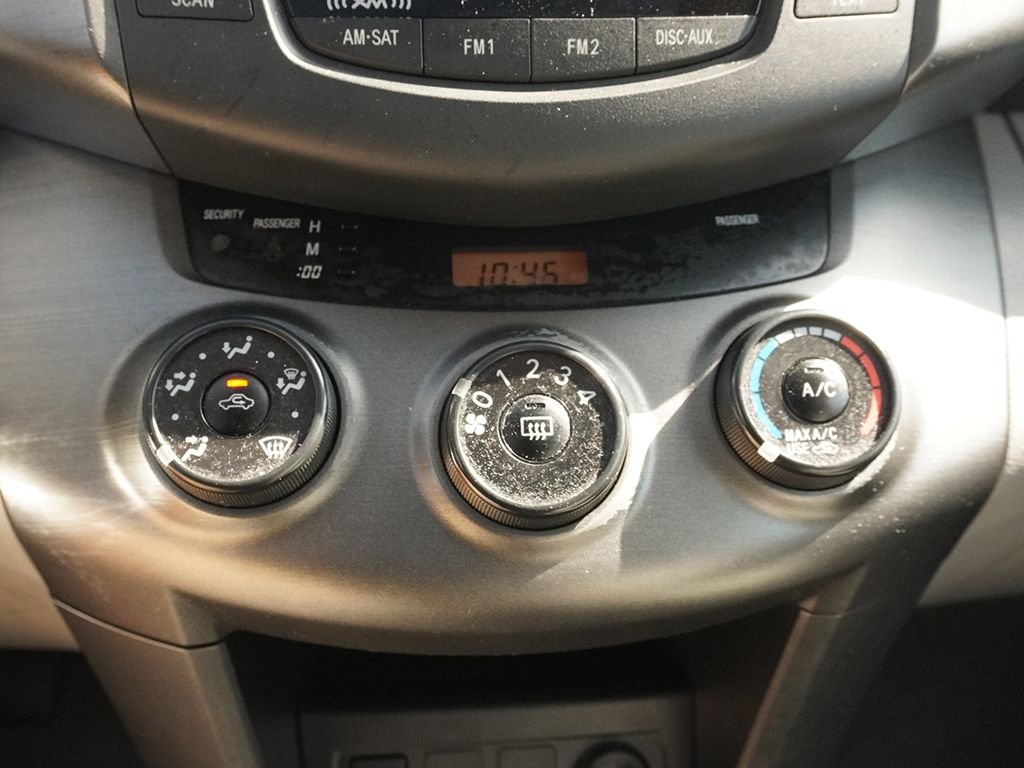Used 2011 Silver Toyota Base image 40