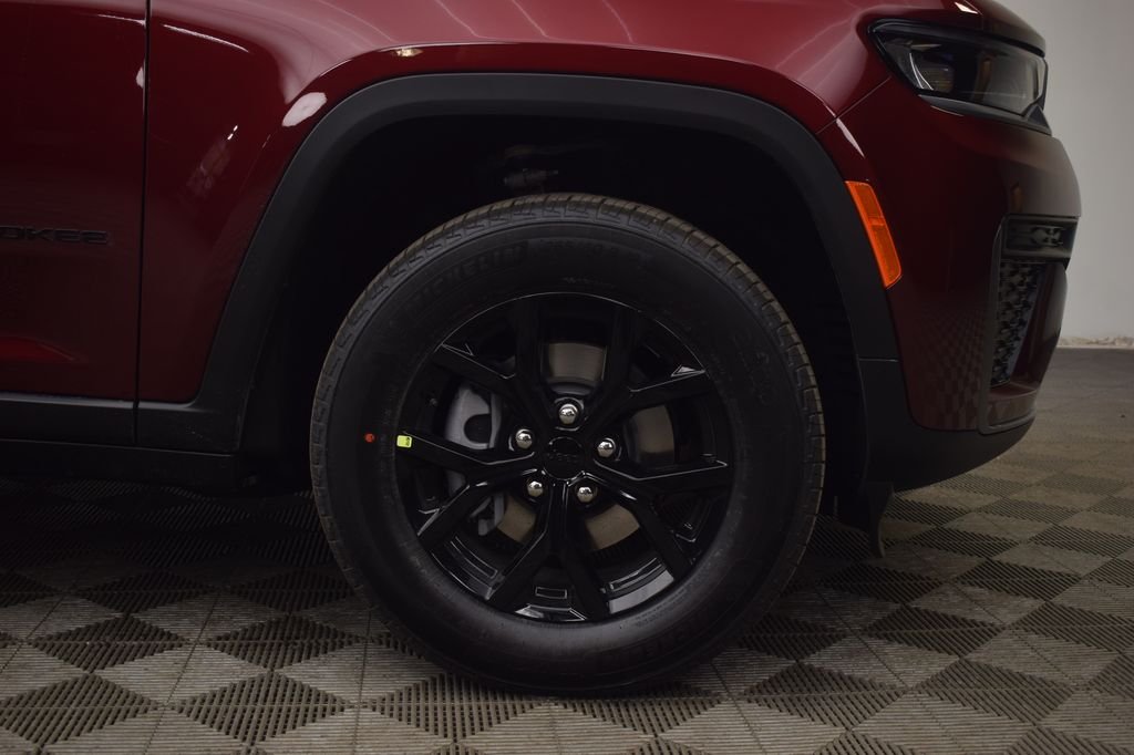 New 2026 Velvet Red Pearl-Coat Exterior Paint Jeep Laredo Altitude image 6