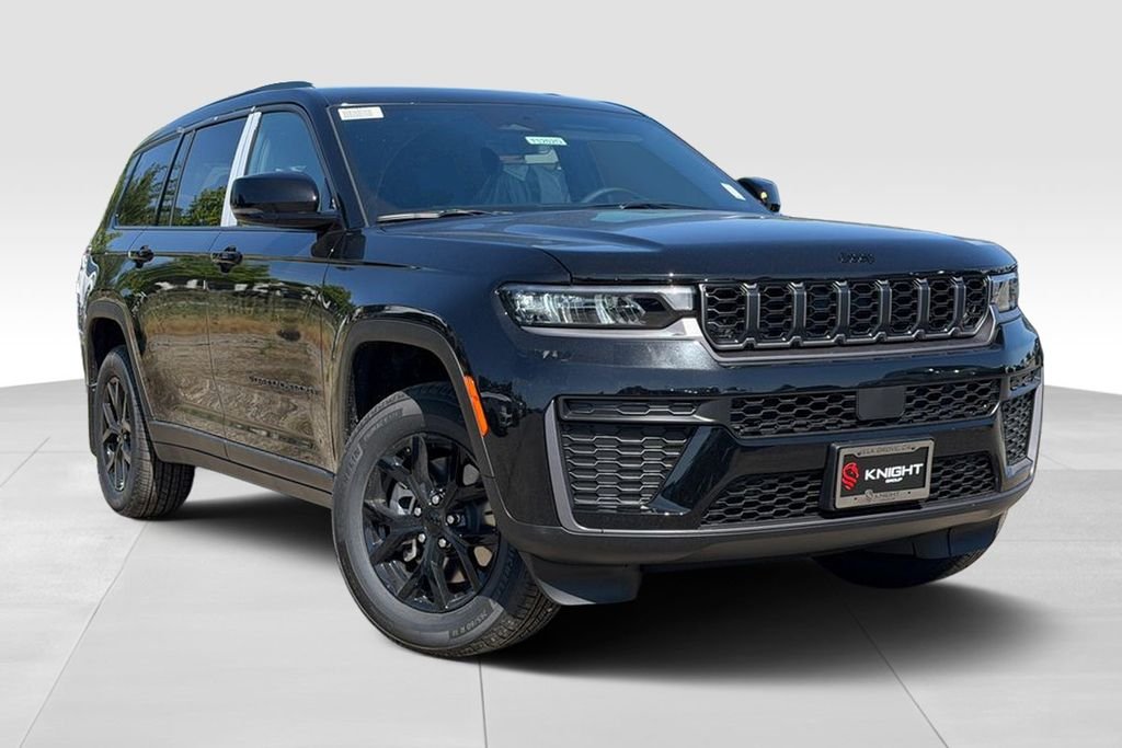 New 2026 Diamond Black Crystal Pearlcoat Jeep Altitude image 2