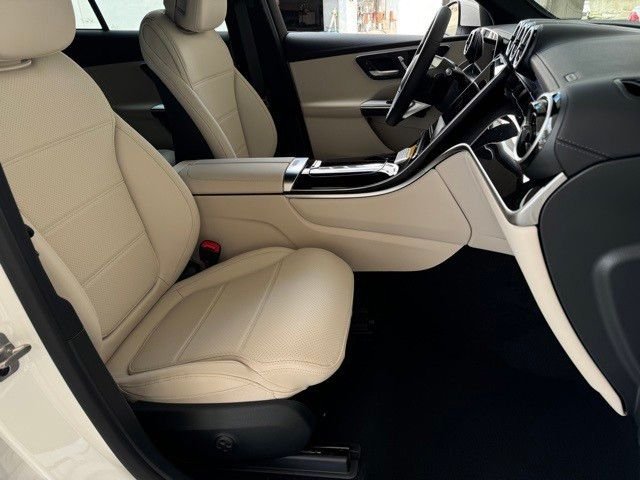 New 2025 Polar White Mercedes-Benz GLC 300 image 12