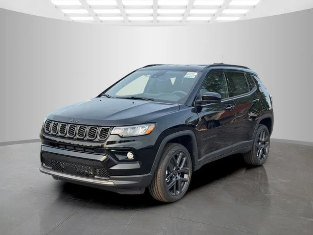 New 2026 Diamond Black Crystal Pearl-Coat Exterior Paint Jeep Limited image 3