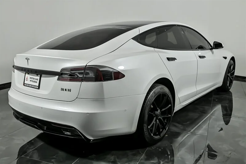 Used 2021 Pearl White Multi-Coat Tesla Plaid image 9