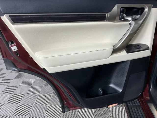 Used 2020  Lexus 460 image 27