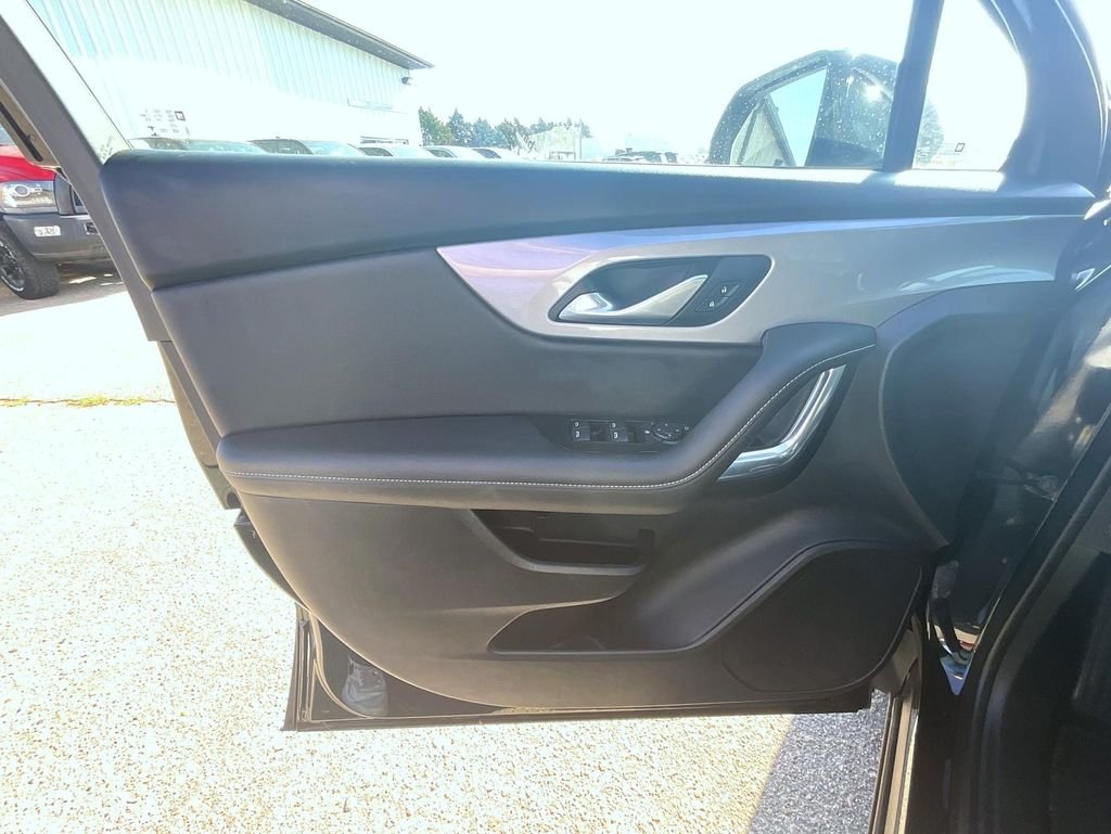 Used 2025 Black Chevrolet LT image 9