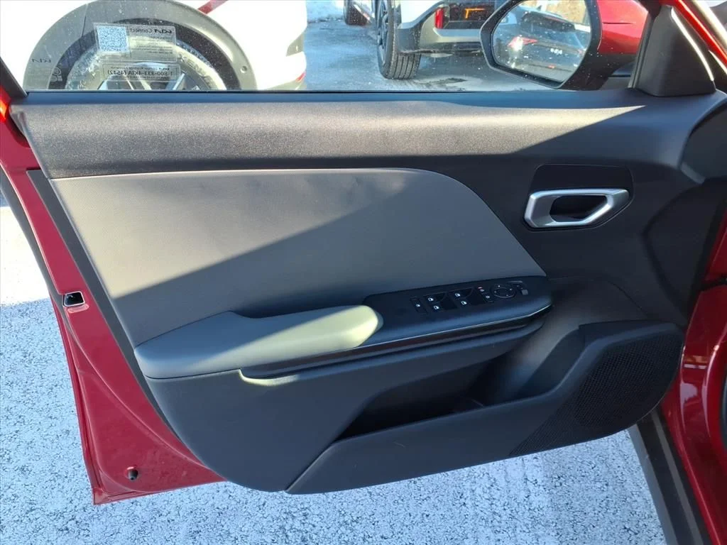 2025 Kia K4 LXS - Photo 11