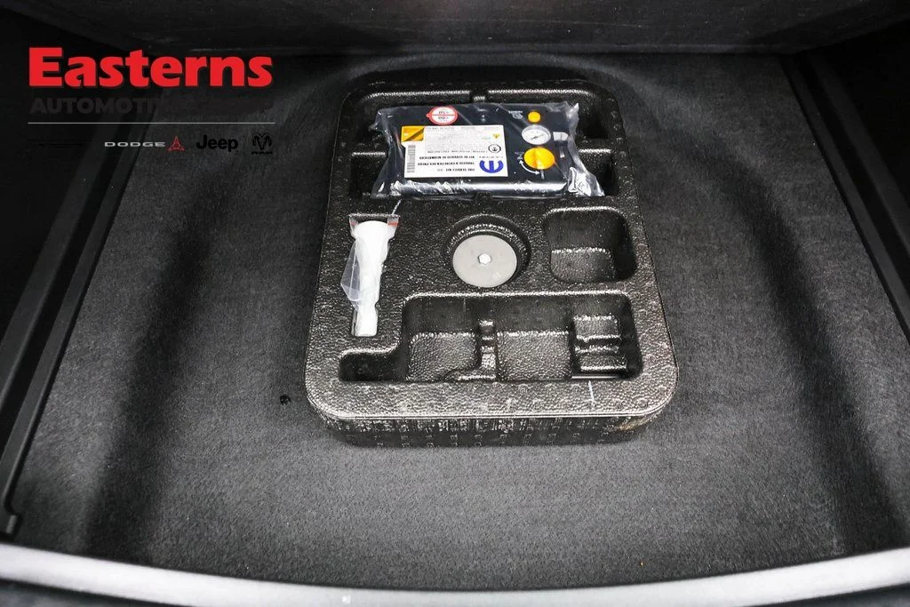 Certified Used 2023 White Jeep Latitude image 28