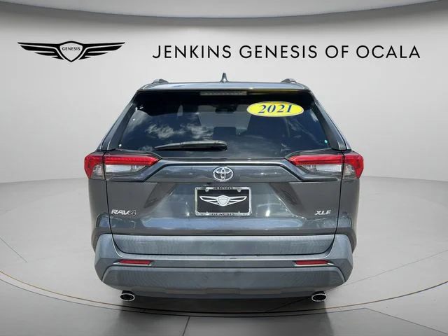Used 2021 Gray Toyota XLE Premium image 4
