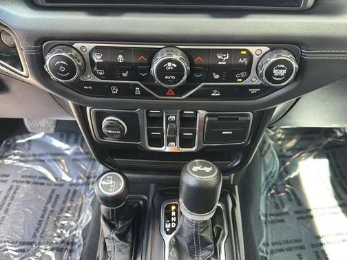 Used 2024 White Jeep Sahara image 17