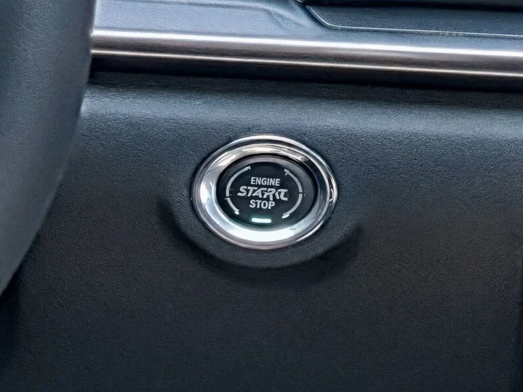 New 2027 White GMC Elevation image 27
