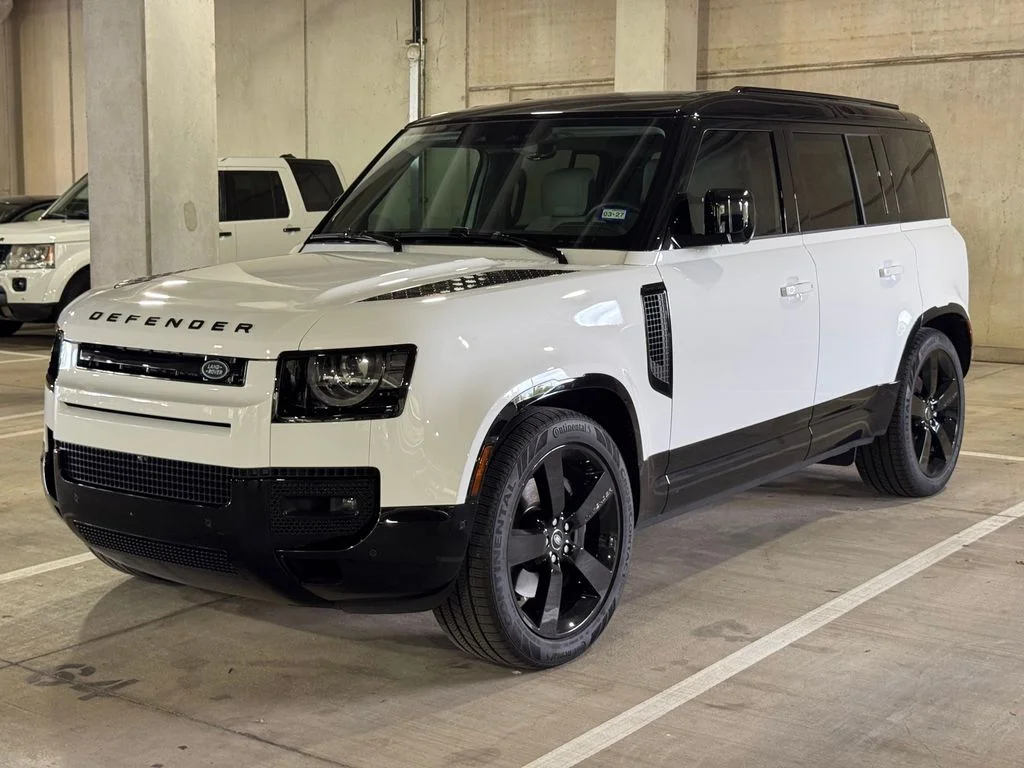 Certified Used 2025 White Land Rover X-Dynamic SE image 1