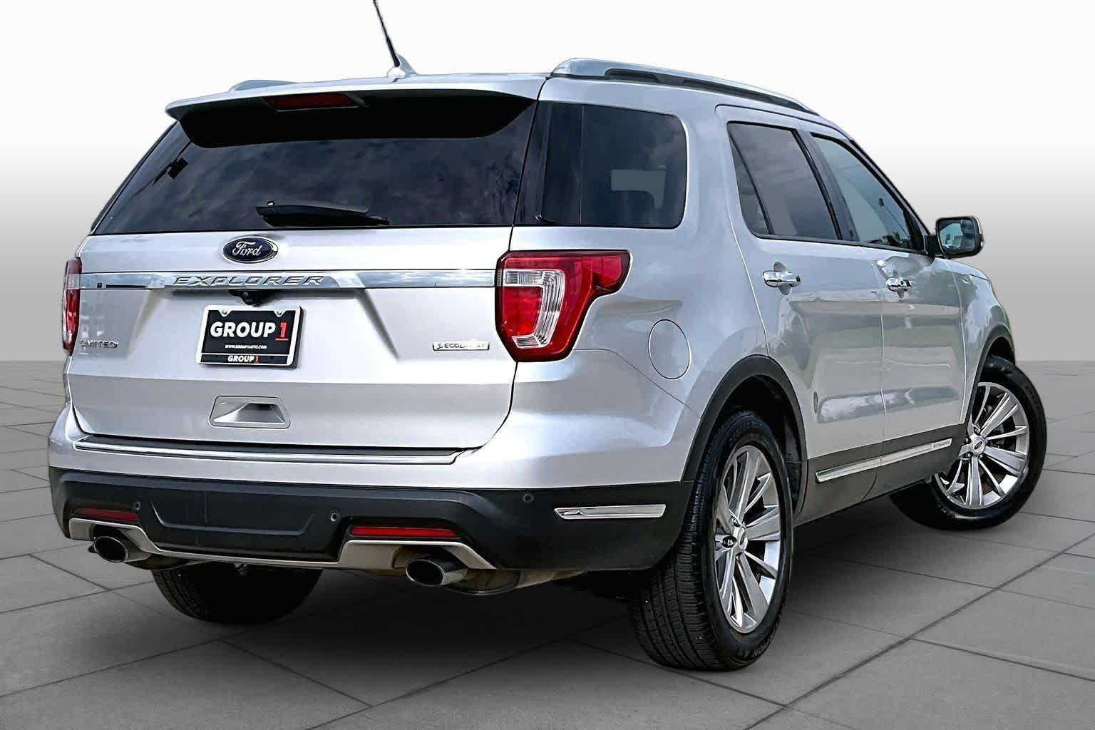 Used 2018 Ingot Silver Metallic Ford Limited image 13