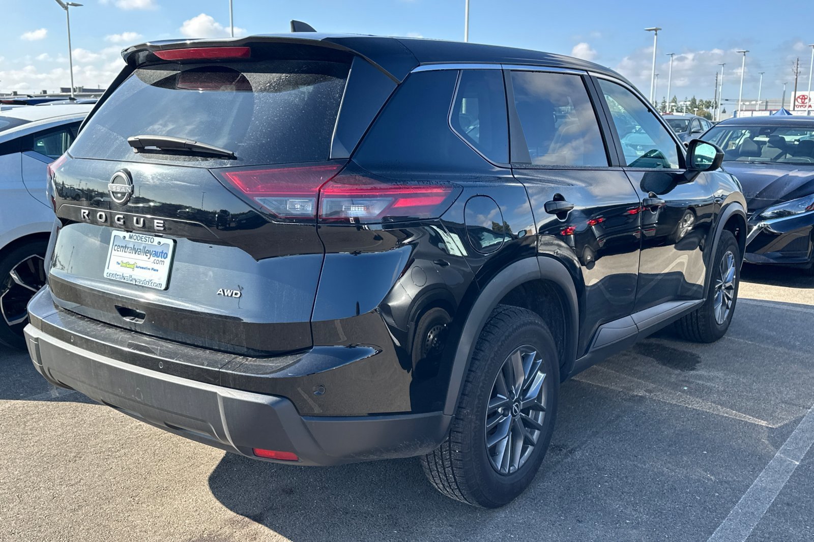 2024 Nissan Rogue S photo 3