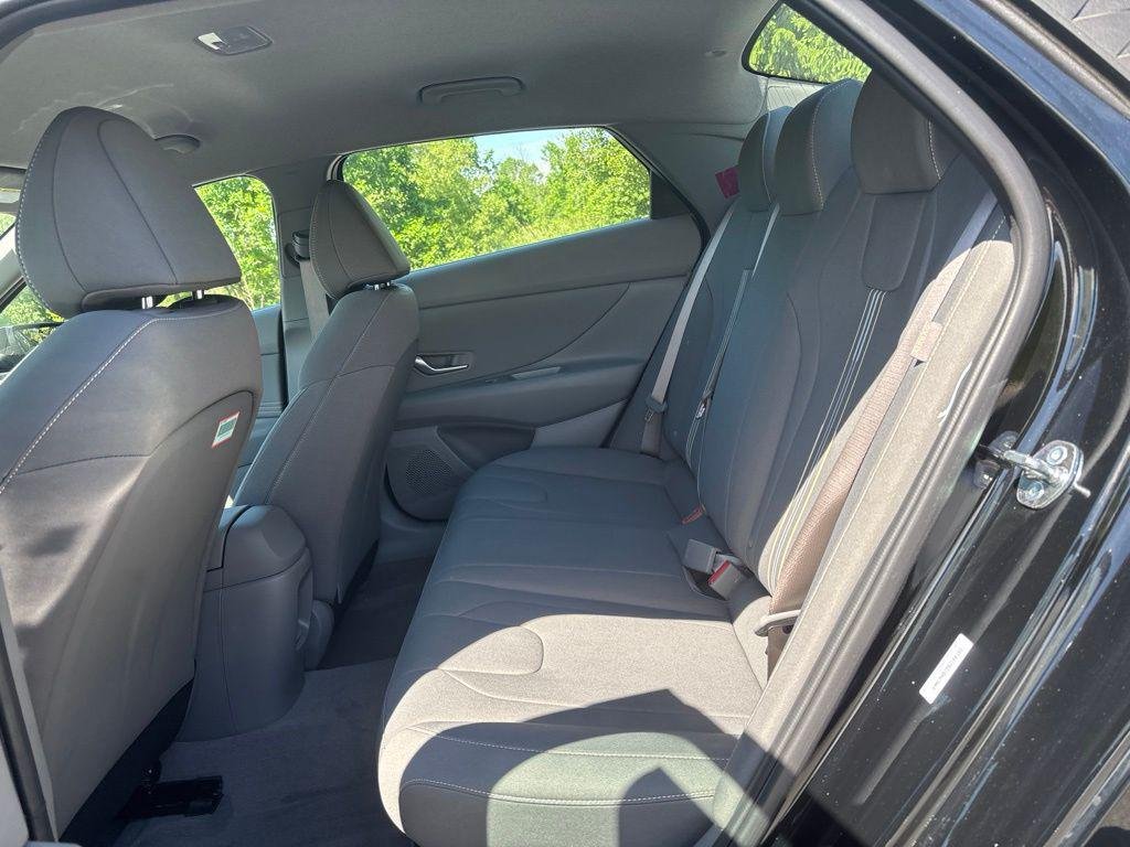 2025 Hyundai Elantra Blue - Photo 12