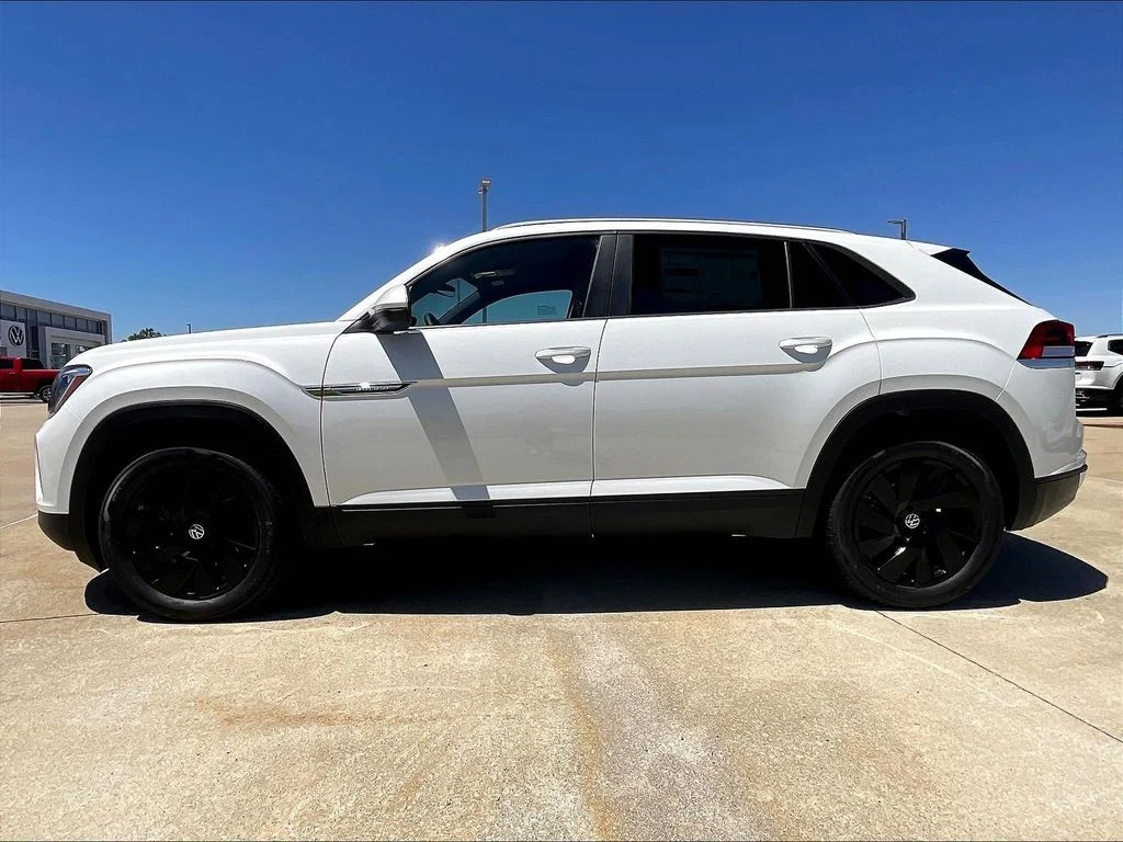 New 2026 White Volkswagen 2.0T SE w/Technology image 3