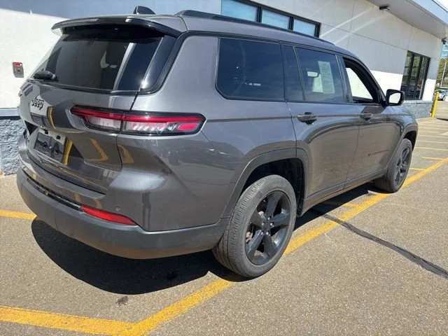 Certified Used 2023 Baltic Gray Metallic Clearcoat Jeep Altitude image 5