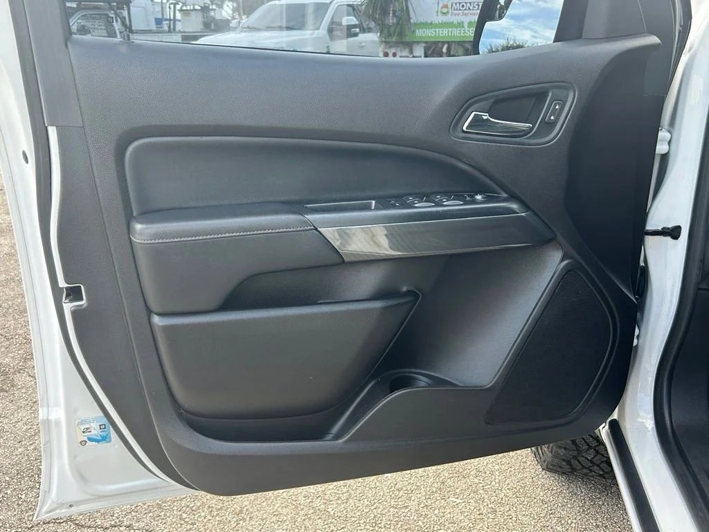 Used 2021 Summit White GMC AT4 w/Leather image 37