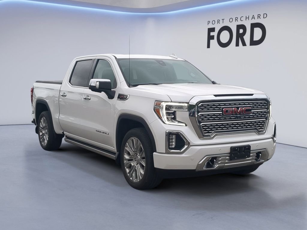 Used 2022 White Frost Tri-Coat GMC Denali image 9