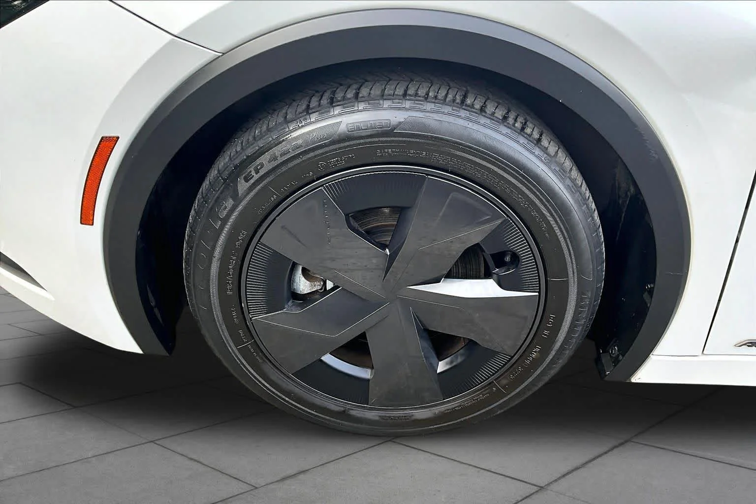 Used 2024 Wind Chill Pearl Toyota LE image 11