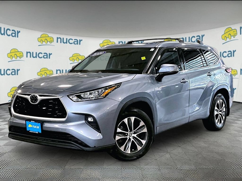 Used 2020 Moon Dust Toyota XLE image 3
