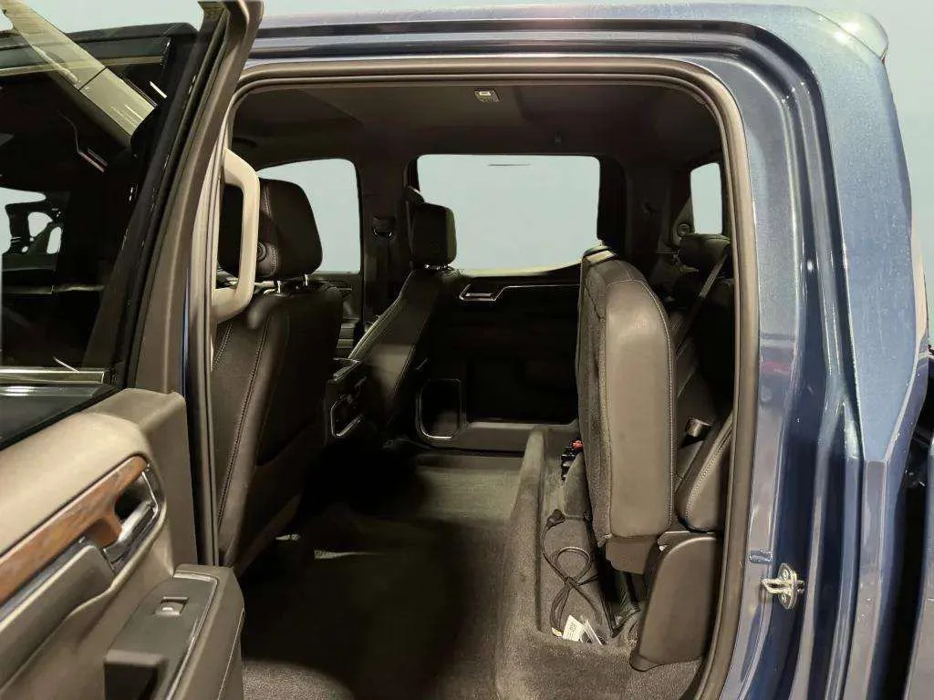 Used 2024 Downpour Metallic GMC SLT image 26